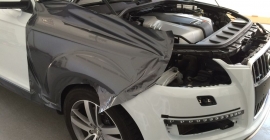 Audi Q7 - fényes metálszürke