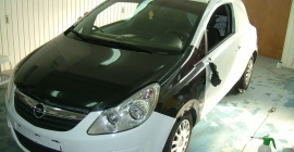 Opel Corsa- fényes fekete