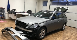 Mercedes E combi - matt szürke